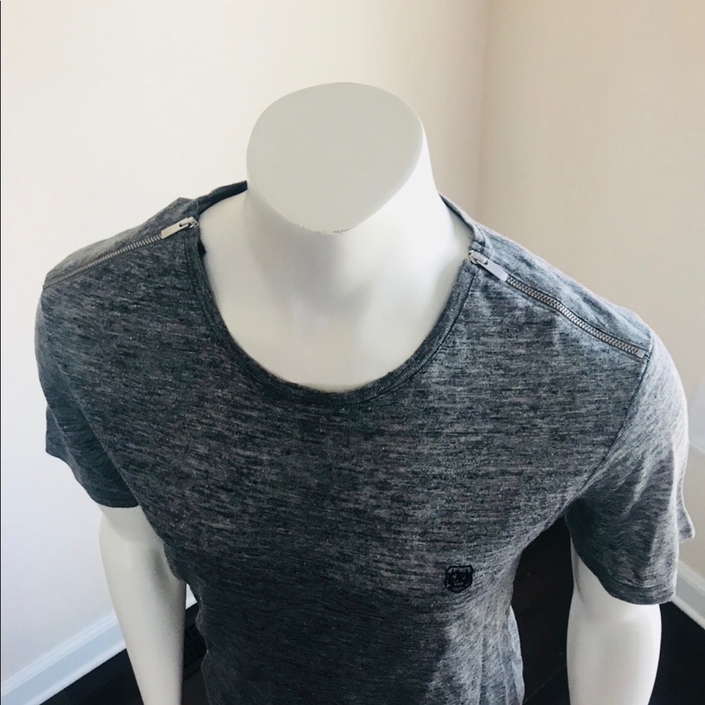 Line &Shoulder Zip - Picture 2 of 3